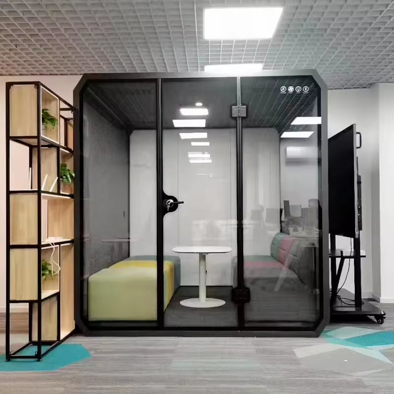 Suite L in zwart in een kantoor